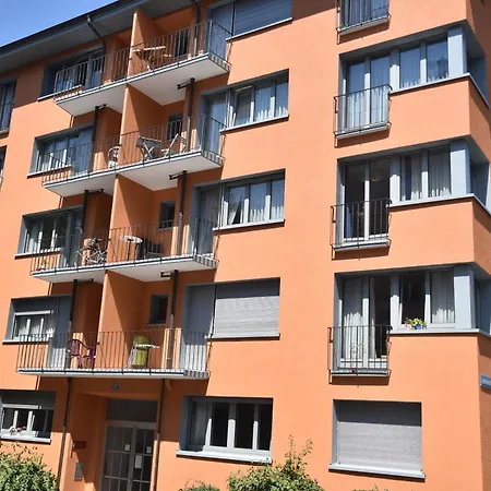 Lovely In The Center - Crown 1 *