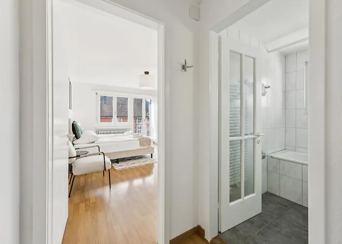 Lovely In The Center - Crown 1 * チューリッヒ