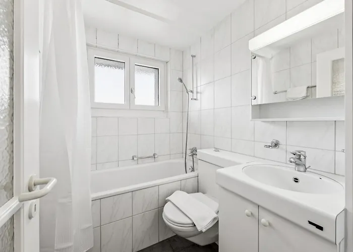 Lovely In The Center - Crown 1 チューリッヒ