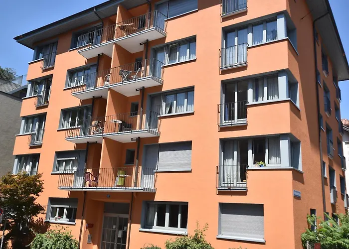 Lovely In The Center - Crown 1 *